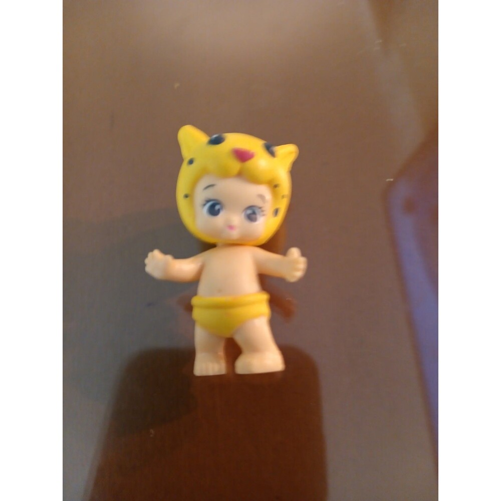 Moose Toys Twozies Yellow Lippy Baby Cheetah Outfit Mini Figure